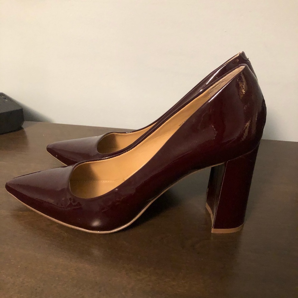 BANANA REPUBLIC shiny burgundy heel